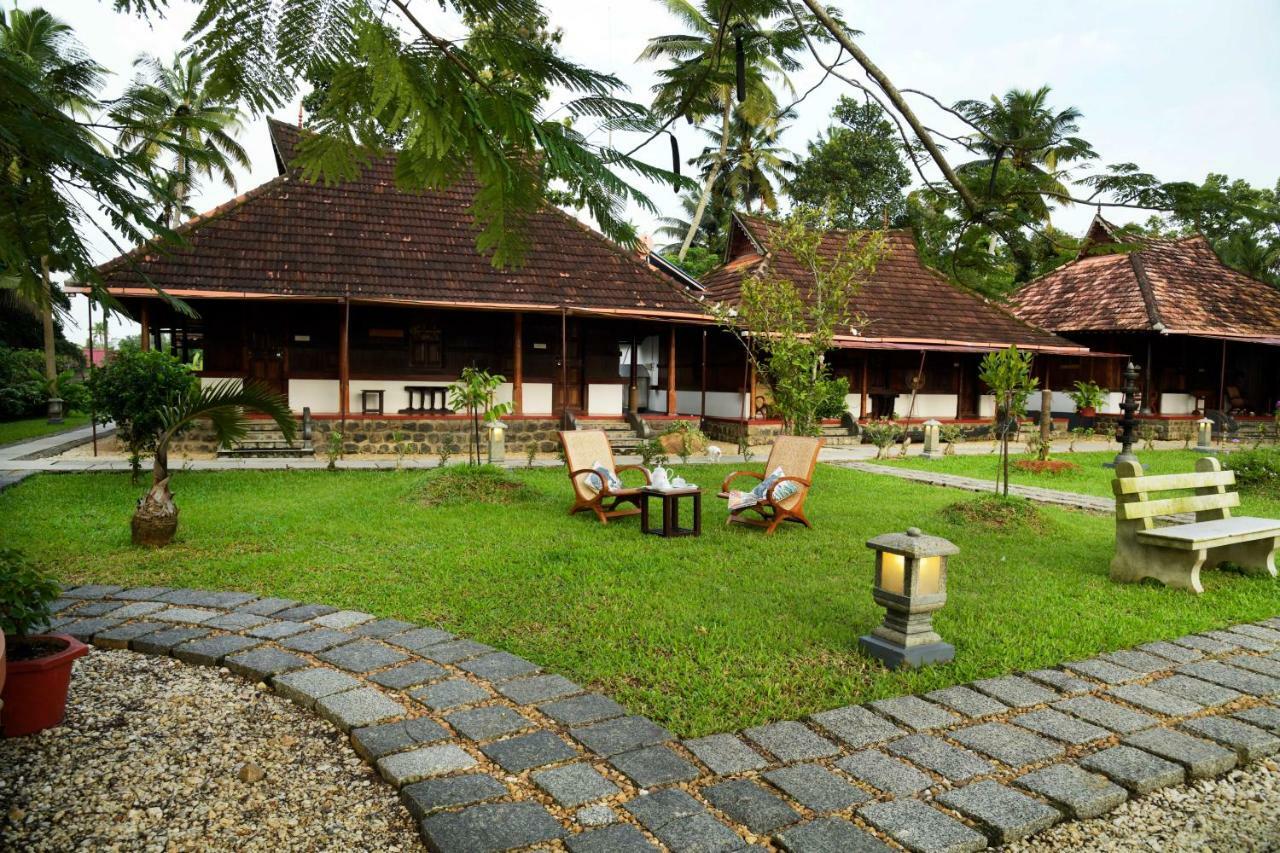Stayvista At La Riva Heritage Villa With Bicycle Alappuzha Exterior photo